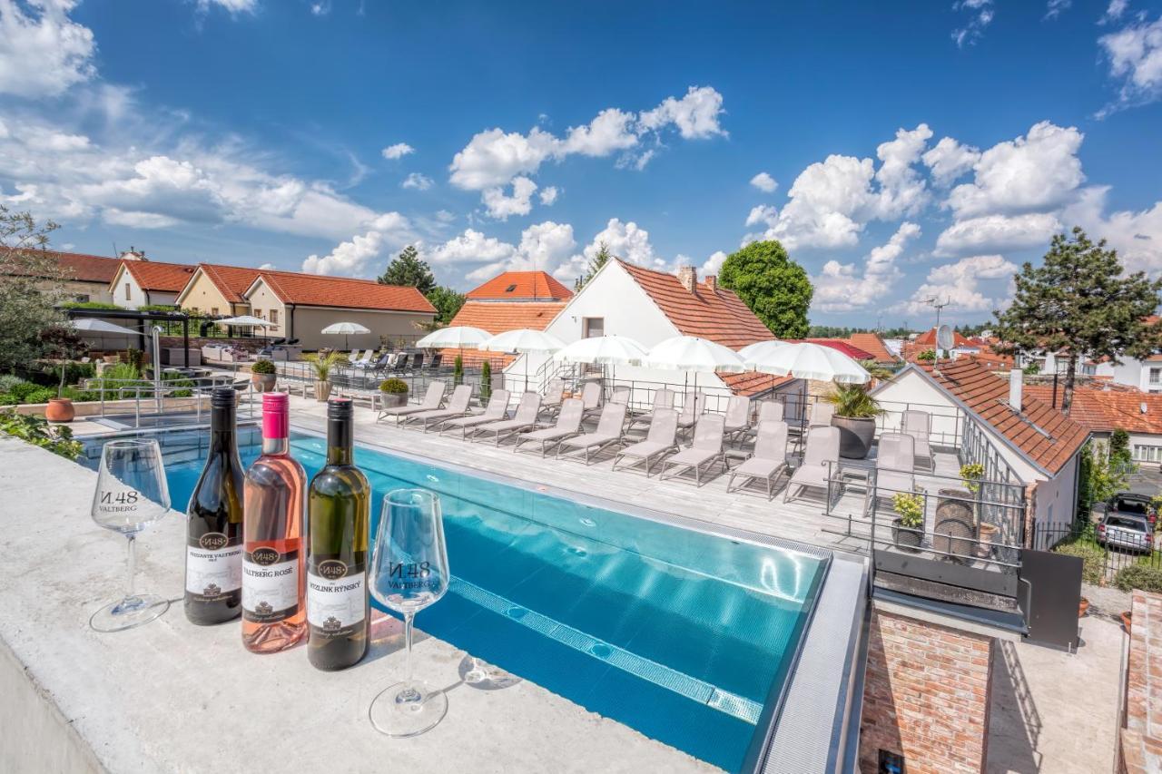 Resort Valtberg - Depandance Valtice Bagian luar foto