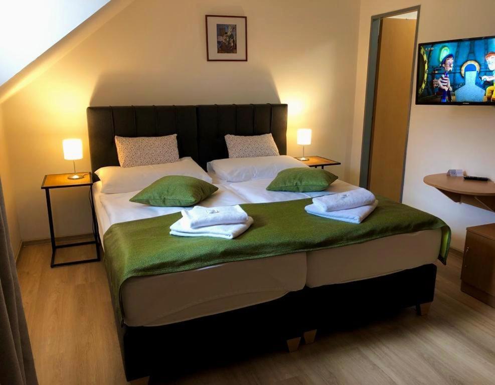 Resort Valtberg - Depandance Valtice Bagian luar foto