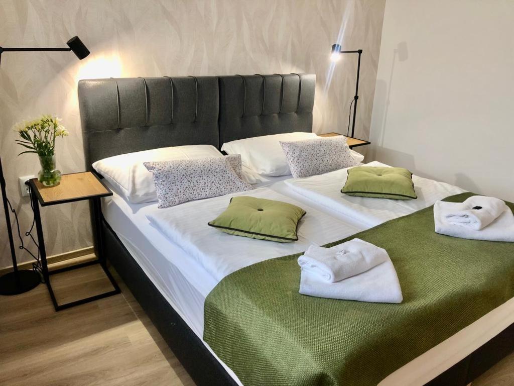 Resort Valtberg - Depandance Valtice Bagian luar foto
